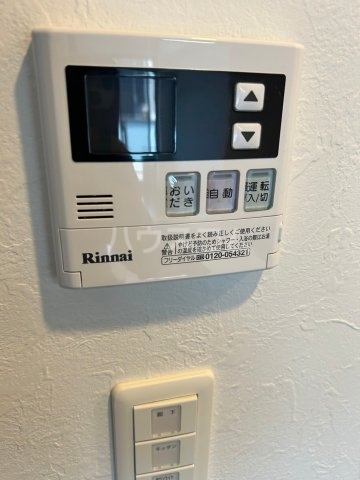 ����15