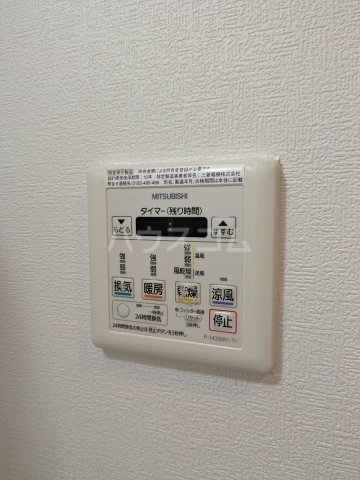 ����15