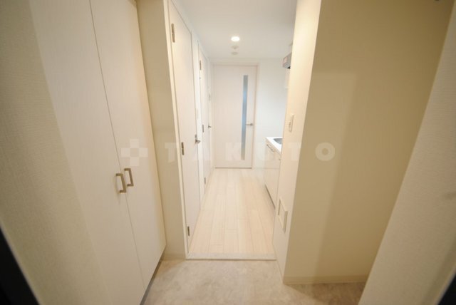 ����12