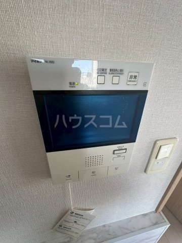 ����12