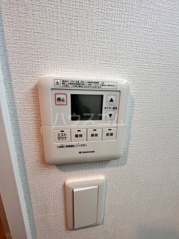 ����15