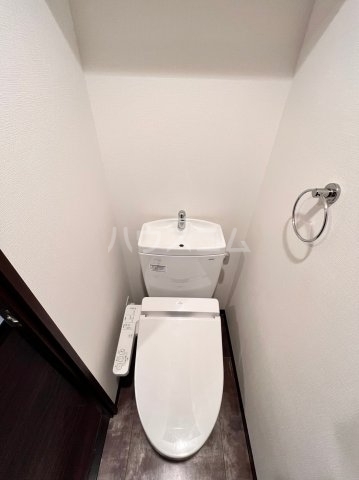 ����4