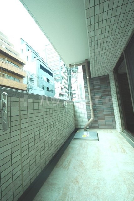 ����9