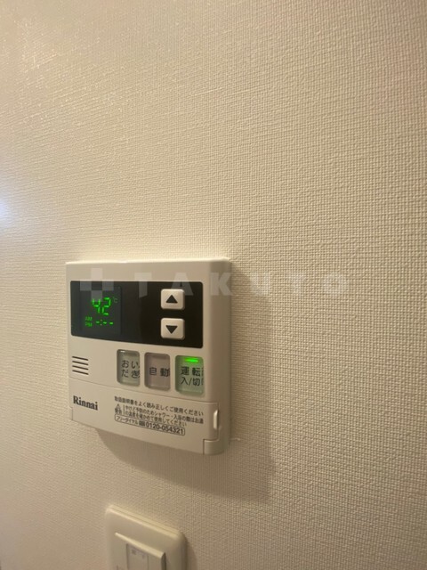 ����9