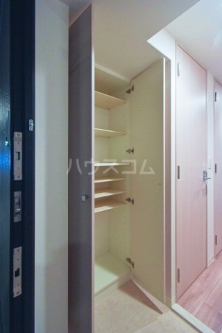 ����15