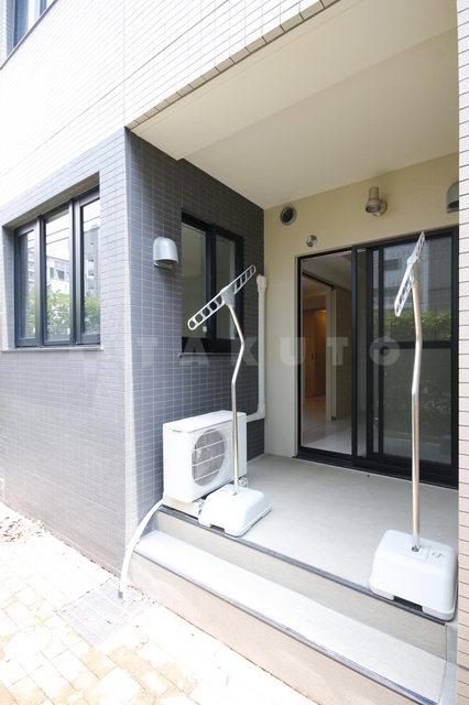 ����16