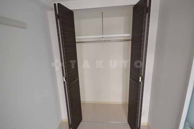 ����27