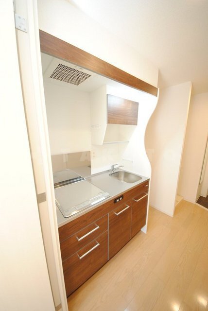 ����13