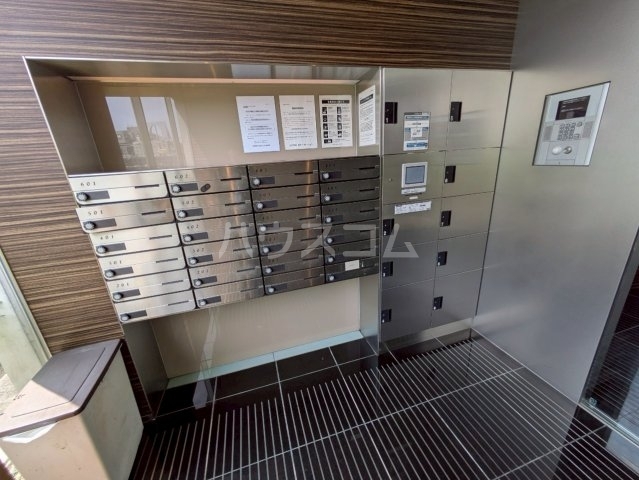 ����12