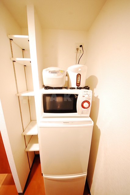 ����25