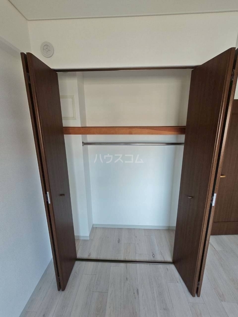 ����17