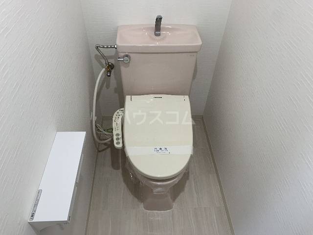 ����4