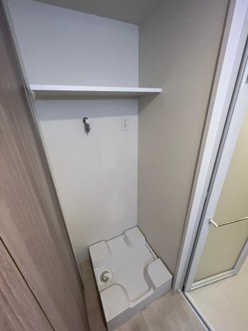 ����15