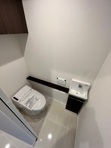 ����4