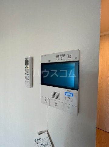 ����12