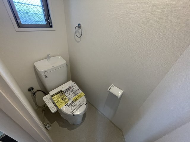 ����4