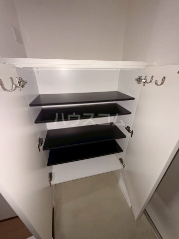����18