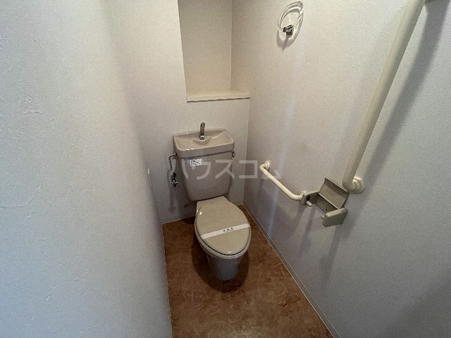 ����4