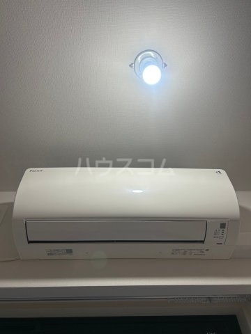 ����12