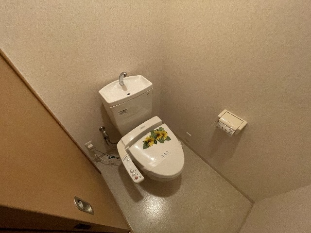 ����4