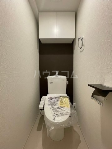 ����4