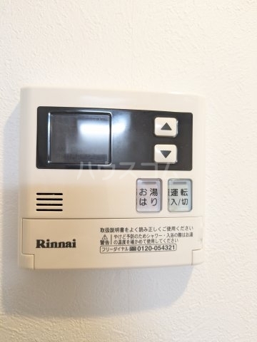����15