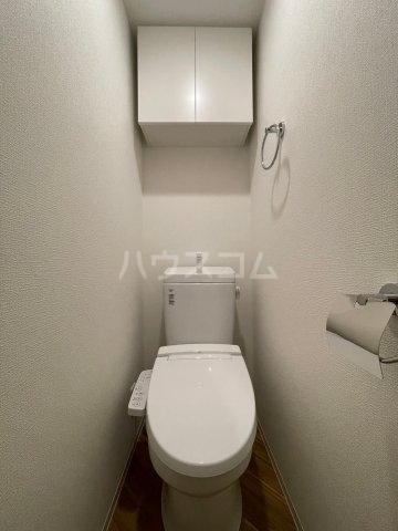 ����4