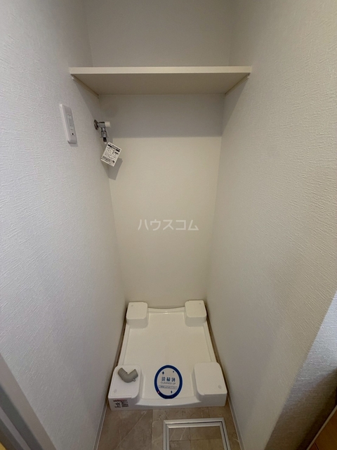 ����15