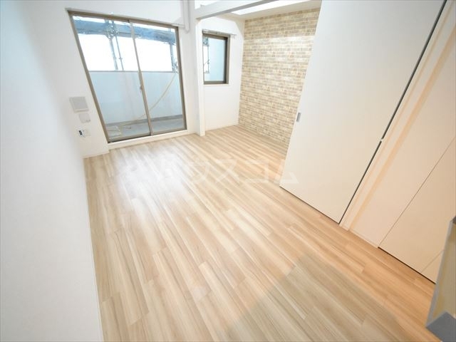 ����21