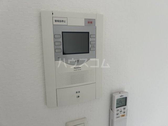 ����12