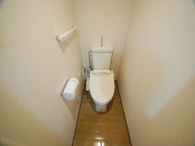 ����4