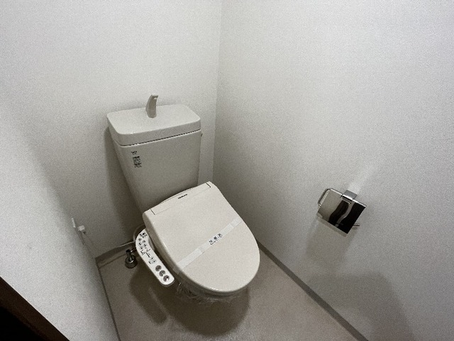 ����4