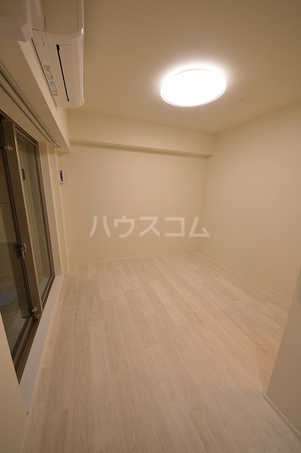 ����8