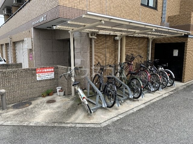 ����17
