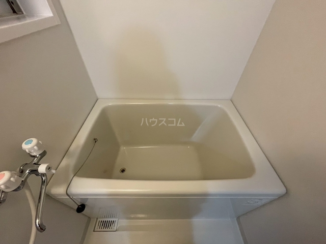 ����15