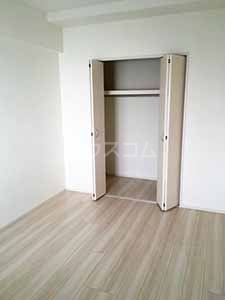 ����9