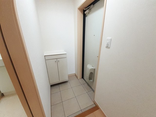 ����8