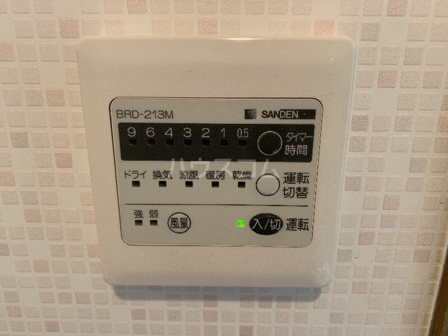 ����15