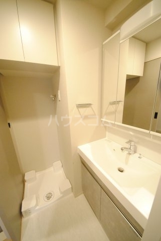 ����15