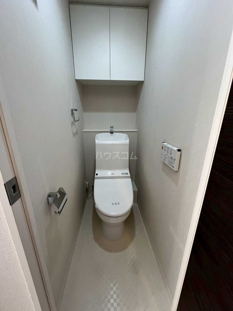 ����4