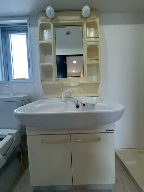 ����16