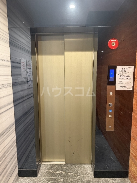 ����16