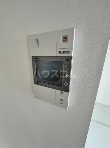 ����12