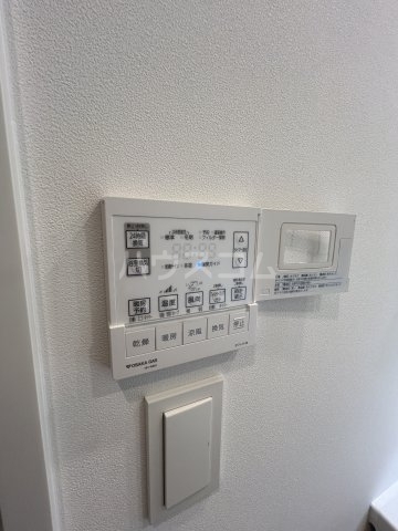 ����15