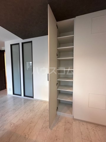 ����21