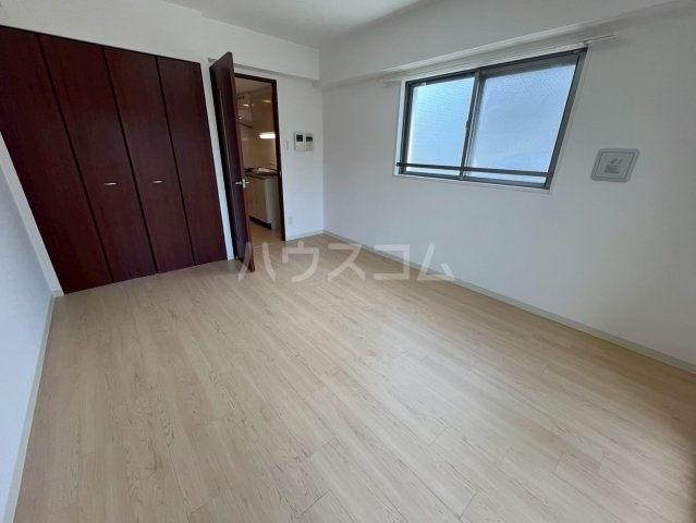 ����3