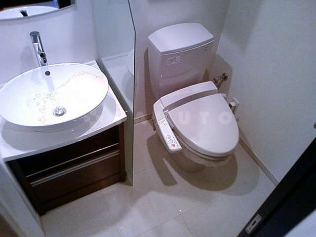 ����4