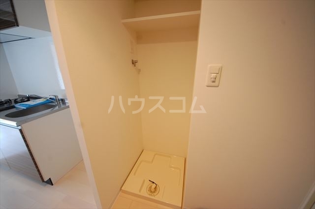 ����18