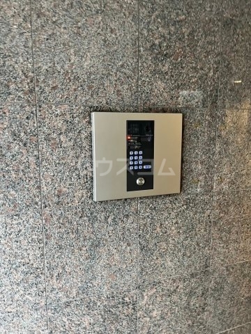 ����15