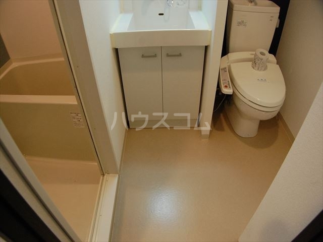 ����20